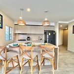 Caribbean Luxury 2Br 2Bth Gem With Sea Views, Hot Water And Private Jacuzzi On Balcony