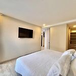 Caribbean Luxury 2Br 2Bth Gem With Sea Views, Hot Water And Private Jacuzzi On Balcony