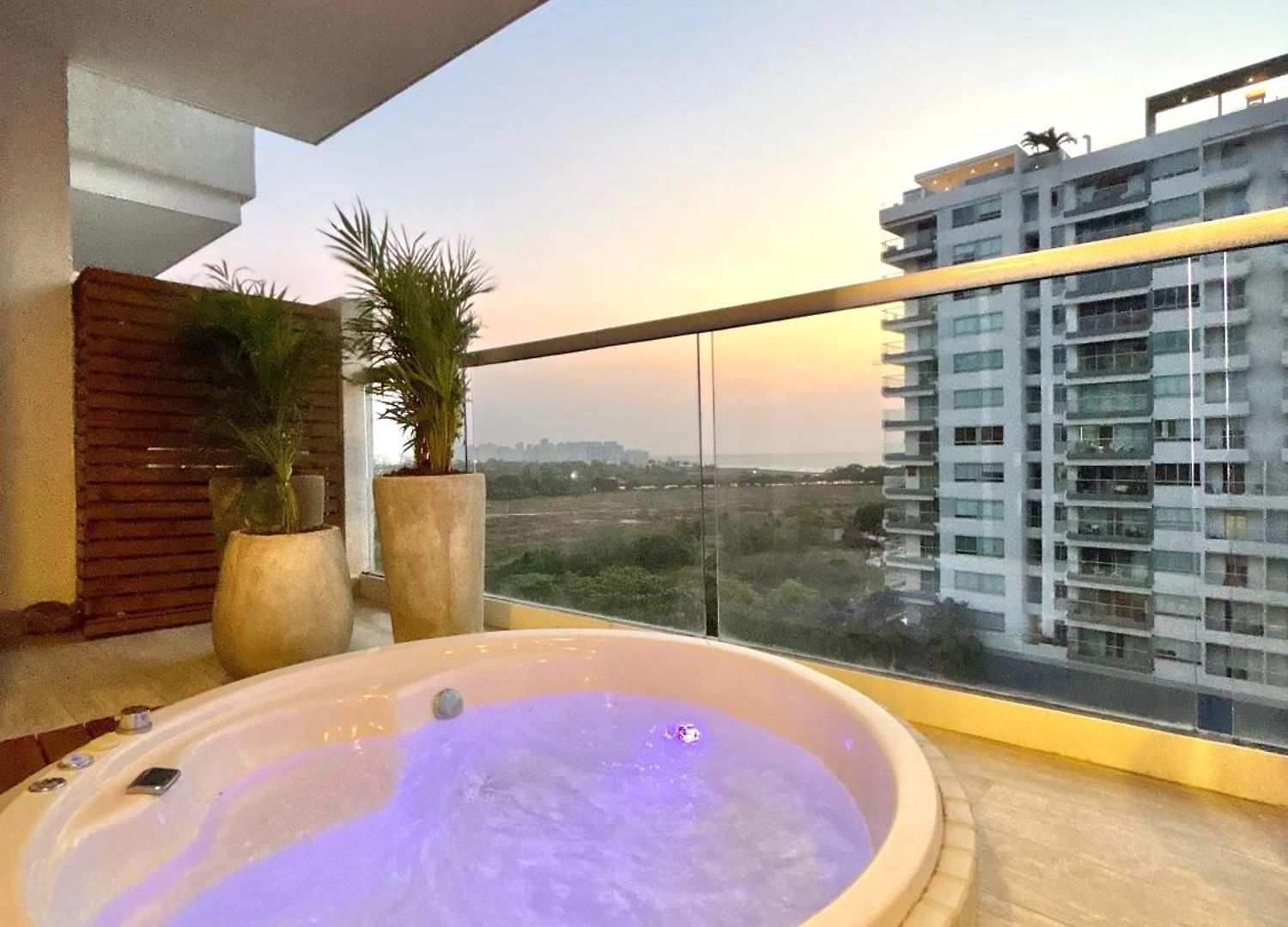 Caribbean Luxury 2br 2bth Gem With Sea Views, Hot Water And Private Jacuzzi On Balcony * Cartagena