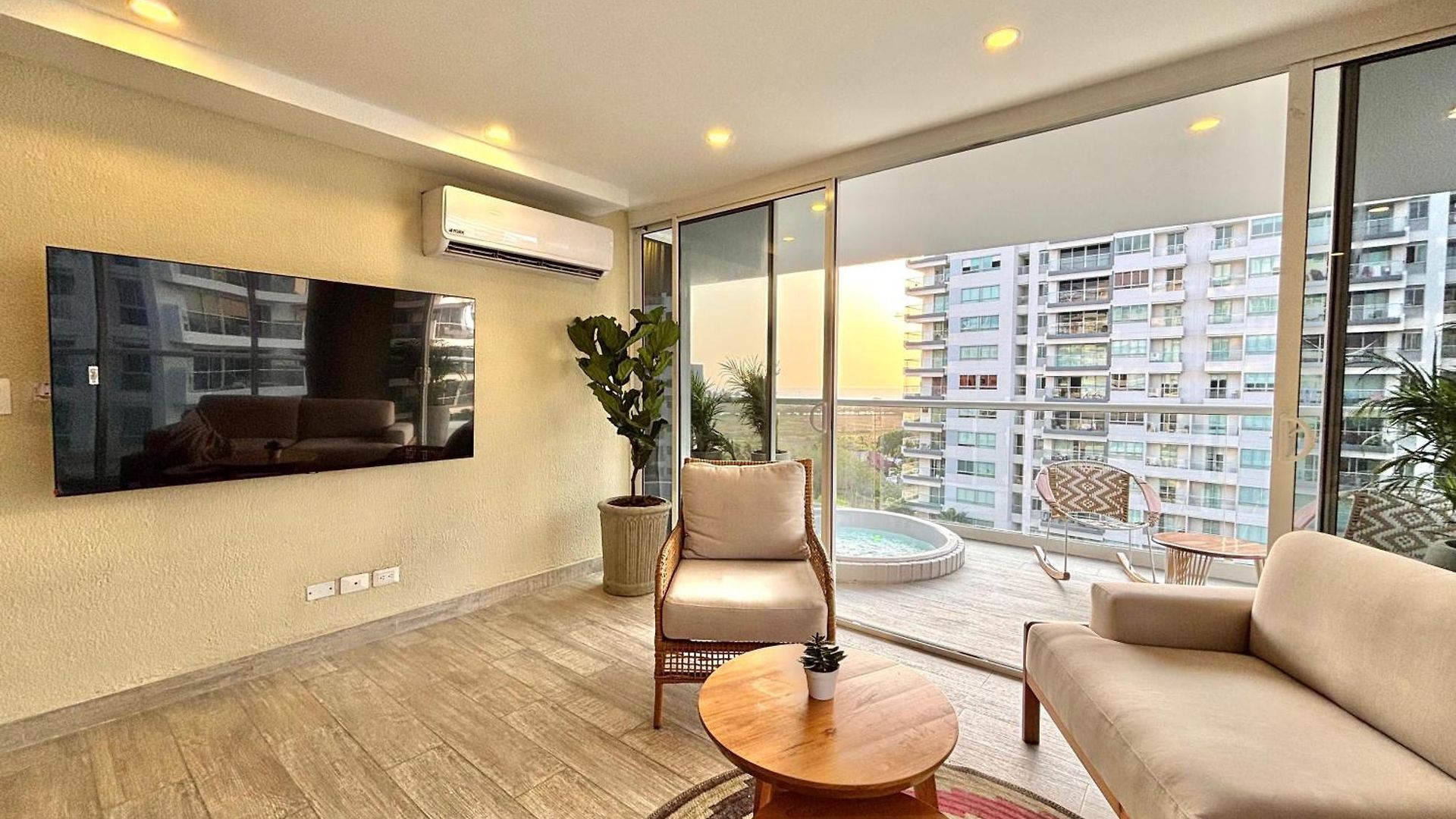 Caribbean Luxury 2br 2bth Gem With Sea Views, Hot Water And Private Jacuzzi On Balcony Apartamento Cartagena