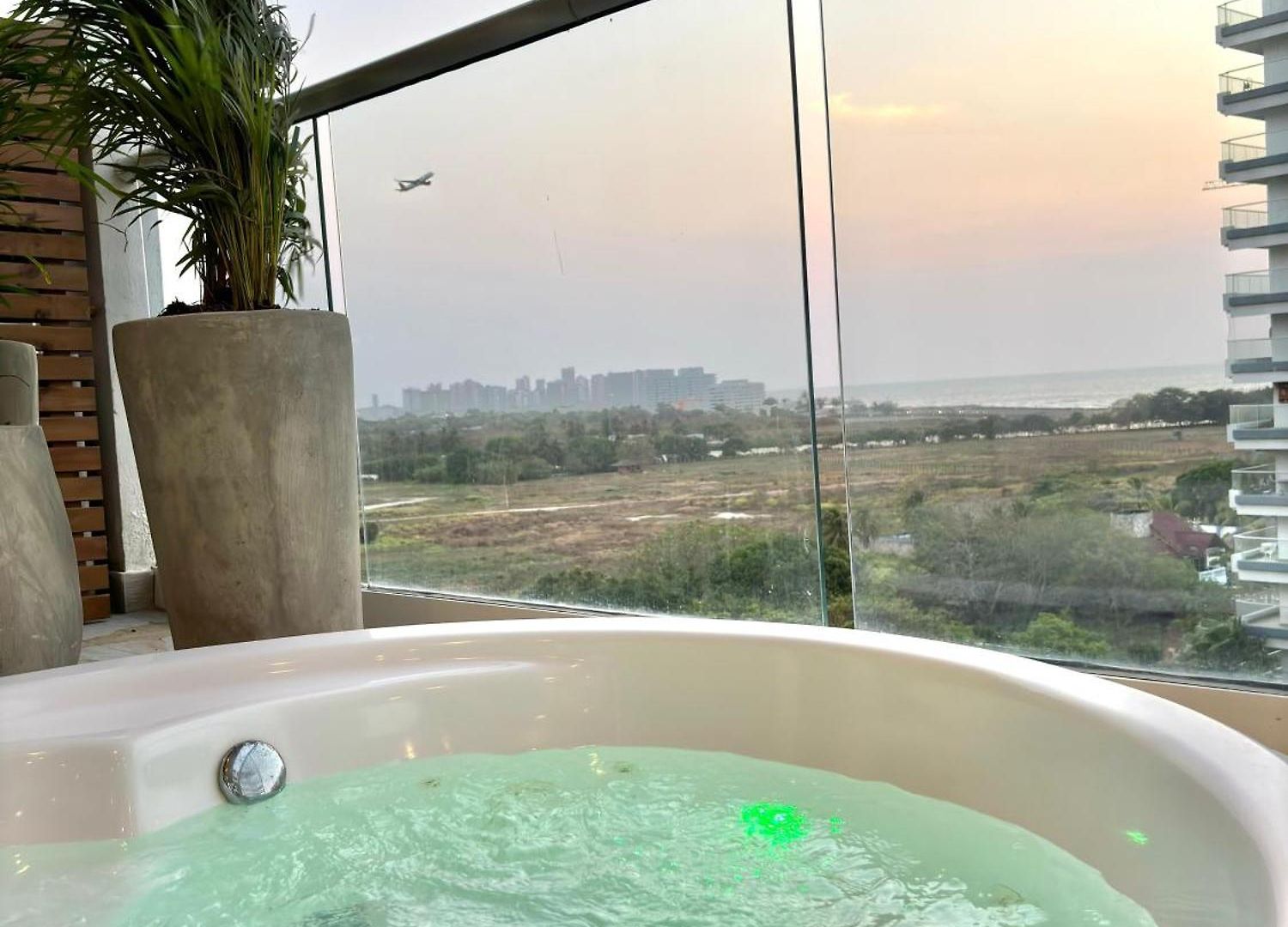 Caribbean Luxury 2br 2bth Gem With Sea Views, Hot Water And Private Jacuzzi On Balcony * Cartagena
