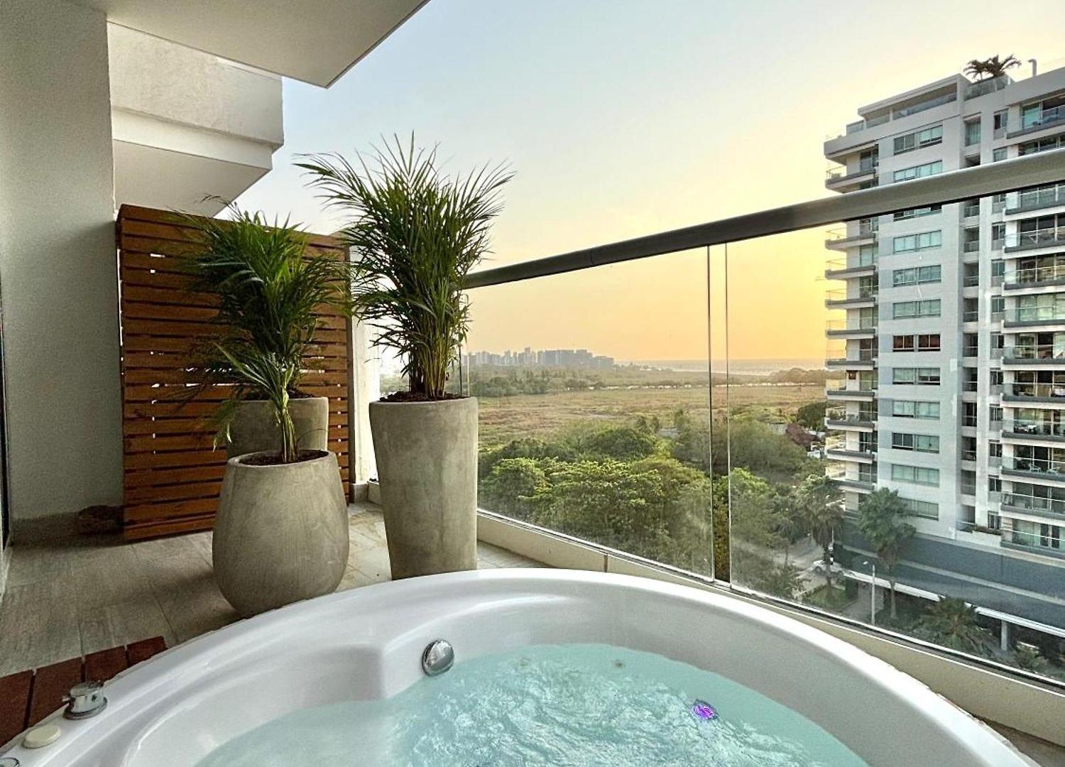 Caribbean Luxury 2br 2bth Gem With Sea Views, Hot Water And Private Jacuzzi On Balcony Apartamento