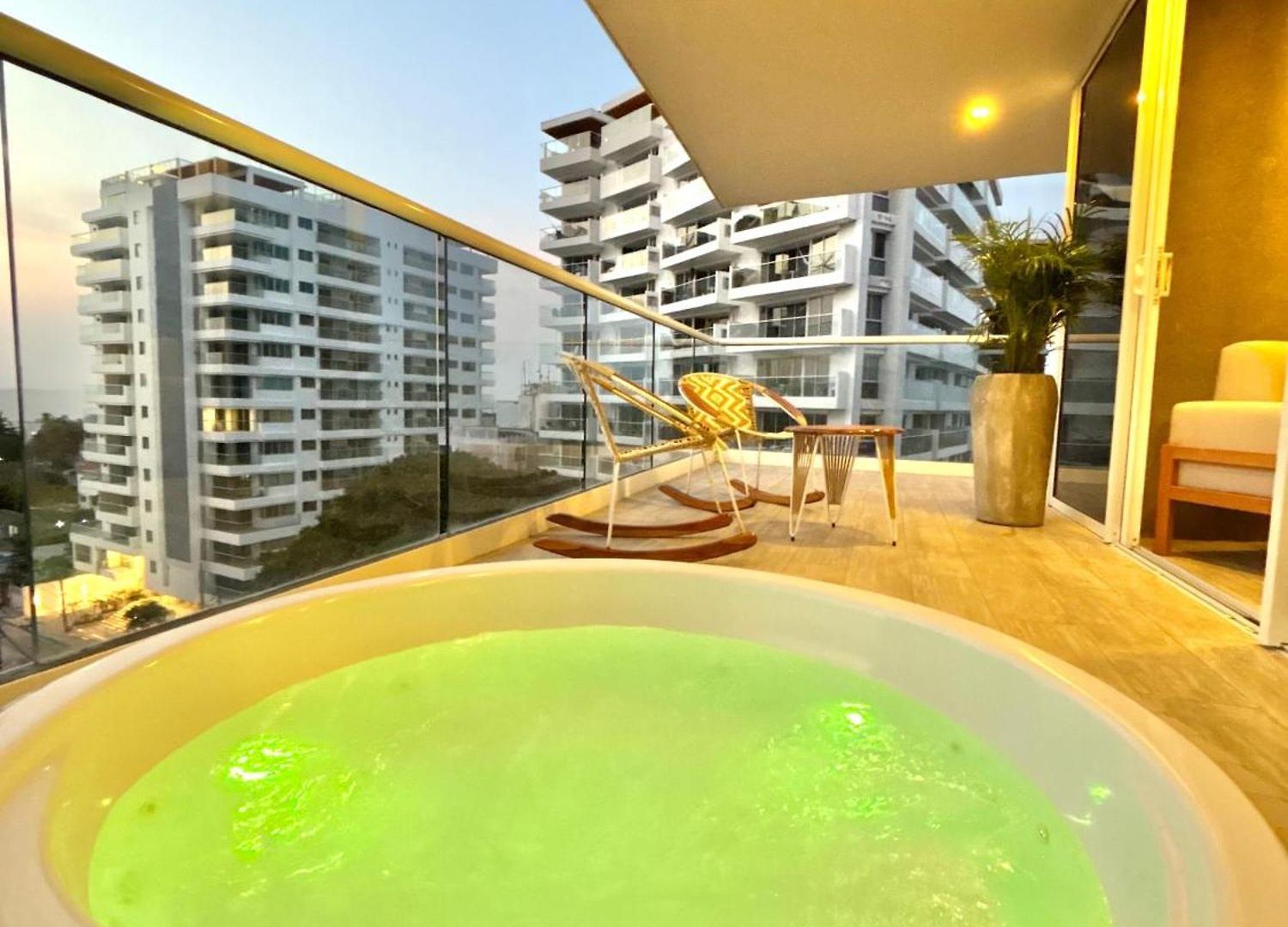 Caribbean Luxury 2br 2bth Gem With Sea Views, Hot Water And Private Jacuzzi On Balcony Apartamento