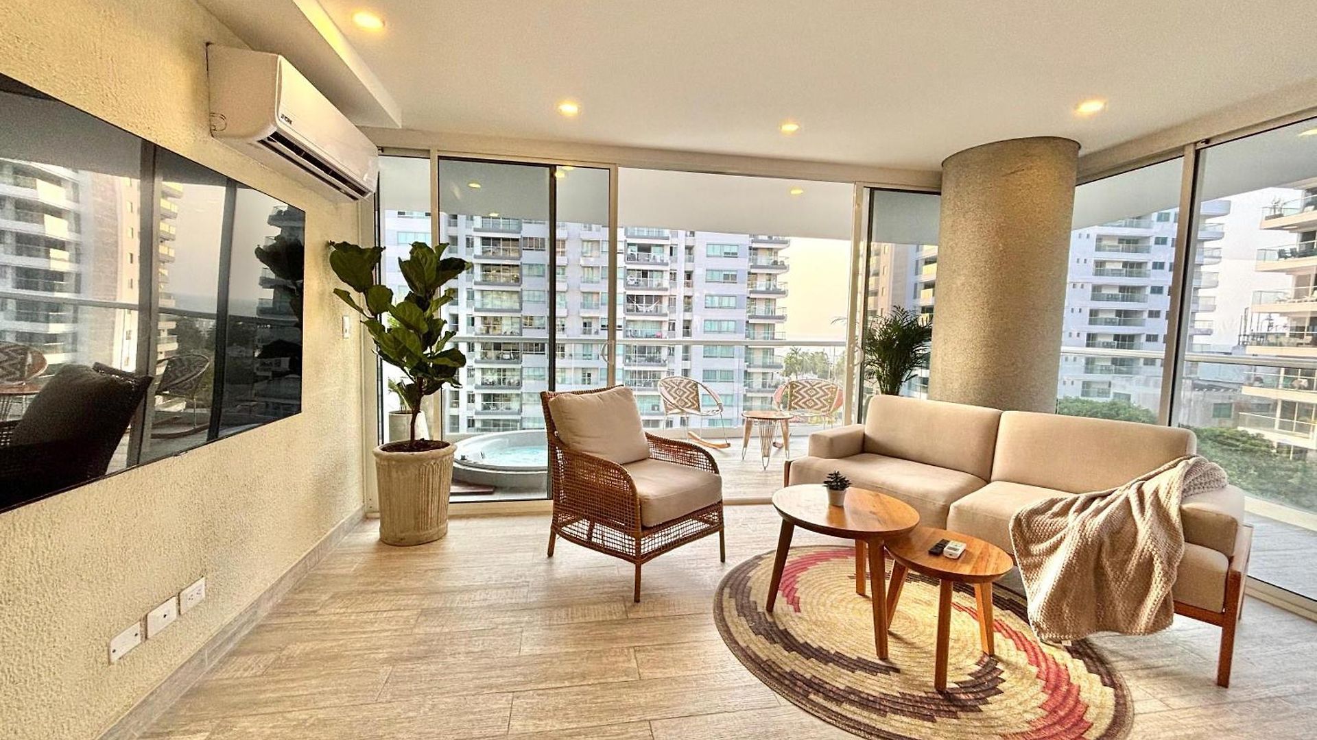 Caribbean Luxury 2br 2bth Gem With Sea Views, Hot Water And Private Jacuzzi On Balcony Cartagena