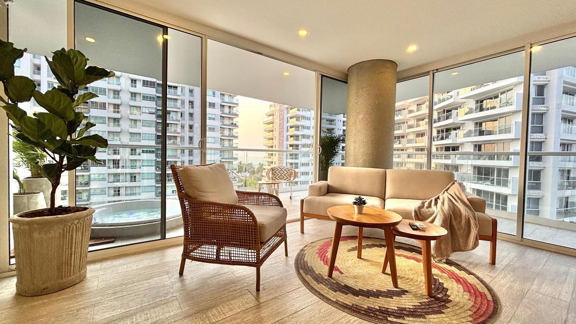 Caribbean Luxury 2br 2bth Gem With Sea Views, Hot Water And Private Jacuzzi On Balcony Apartamento *