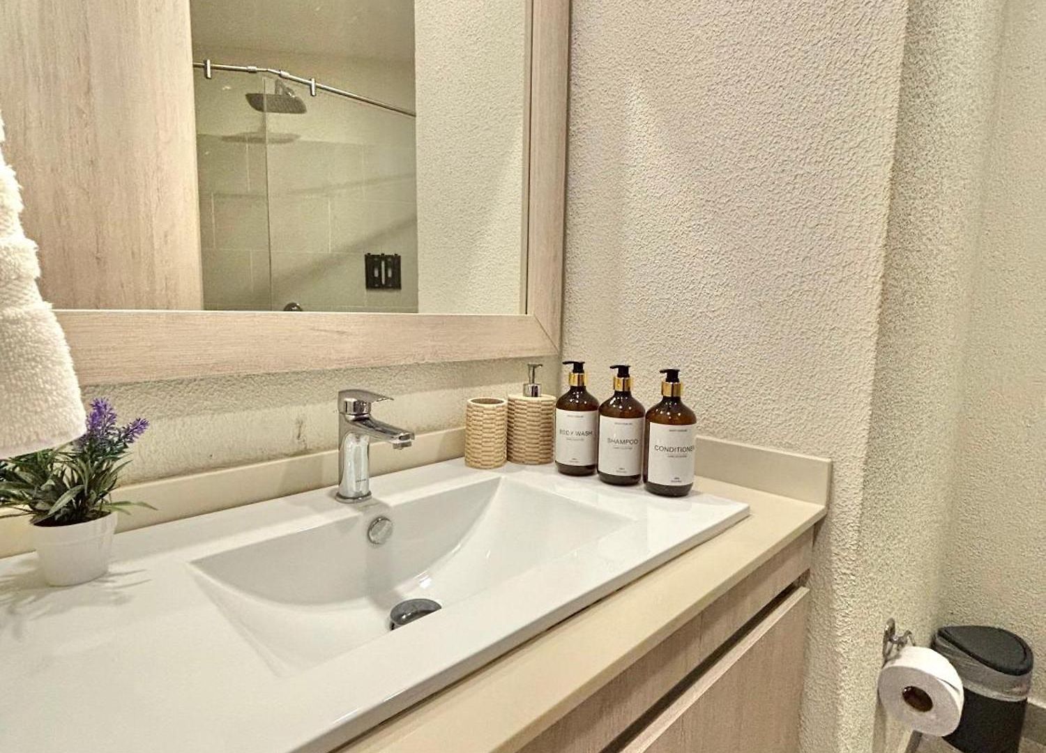 Caribbean Luxury 2br 2bth Gem With Sea Views, Hot Water And Private Jacuzzi On Balcony