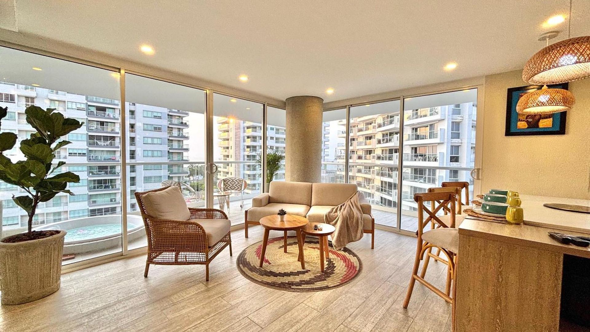 Caribbean Luxury 2br 2bth Gem With Sea Views, Hot Water And Private Jacuzzi On Balcony