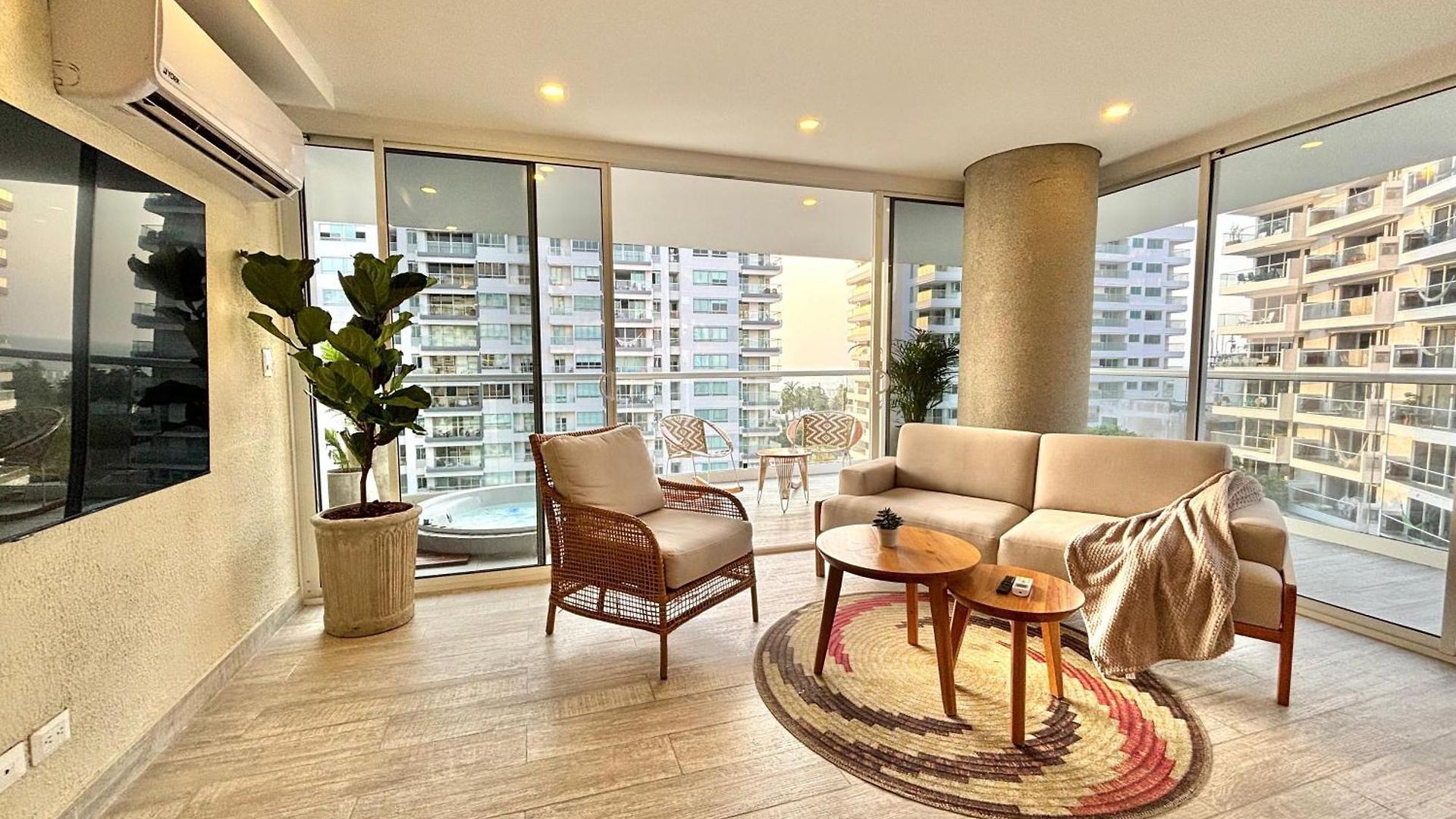 Caribbean Luxury 2br 2bth Gem With Sea Views, Hot Water And Private Jacuzzi On Balcony Apartamento *