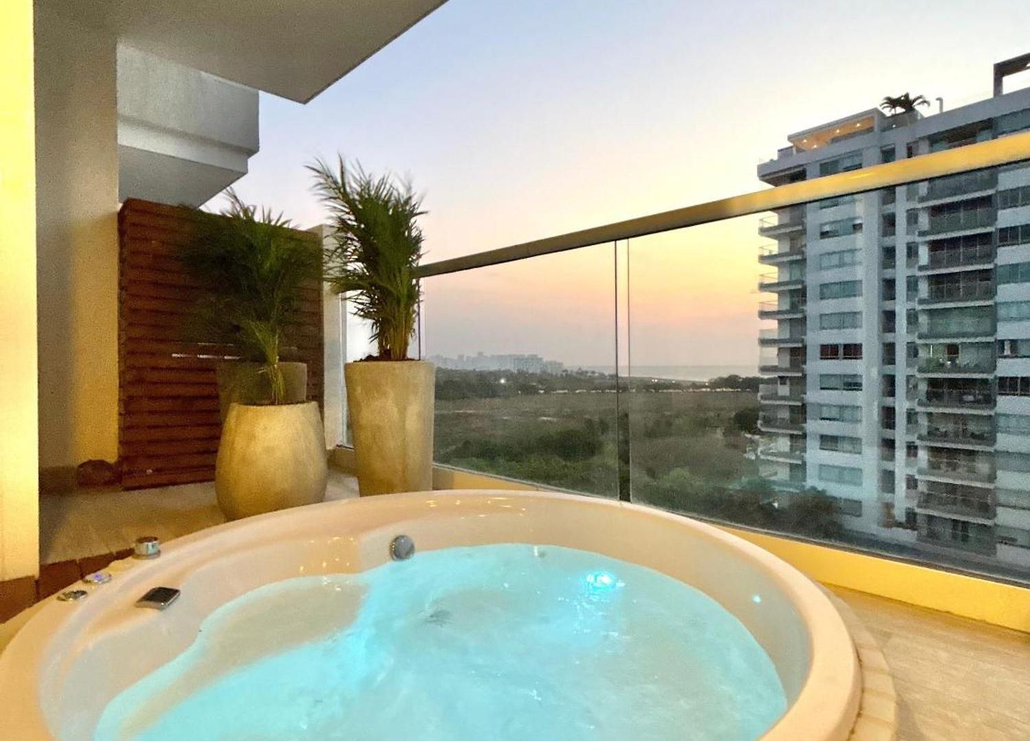 Apartamento Caribbean Luxury 2br 2bth Gem With Sea Views, Hot Water And Private Jacuzzi On Balcony