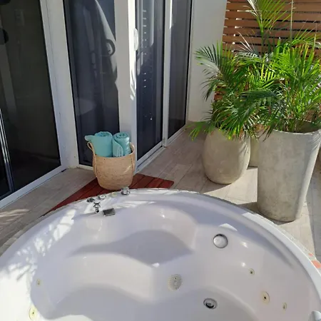 Caribbean Luxury 2br 2bth Gem With Sea Views, Hot Water And Private Jacuzzi On Balcony Apartamento Cartagena