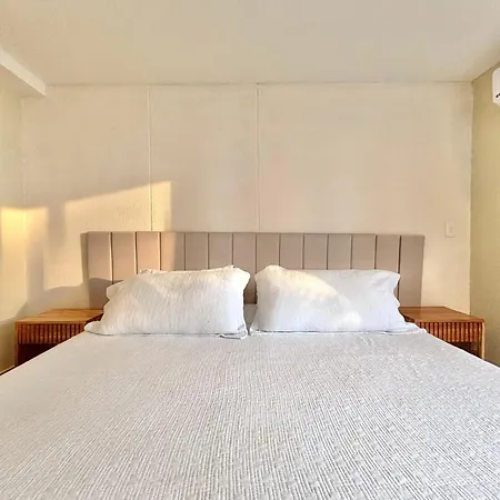 Caribbean Luxury 2br 2bth Gem With Sea Views, Hot Water And Private Jacuzzi On Balcony *