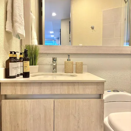 Caribbean Luxury 2br 2bth Gem With Sea Views, Hot Water And Private Jacuzzi On Balcony *