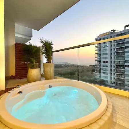 Apartamento Caribbean Luxury 2br 2bth Gem With Sea Views, Hot Water And Private Jacuzzi On Balcony