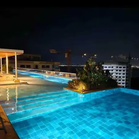 Caribbean Luxury 2br 2bth Gem With Sea Views, Hot Water And Private Jacuzzi On Balcony *